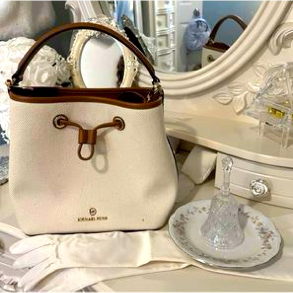 New with tags got as a casual Carry don’t need it never used it